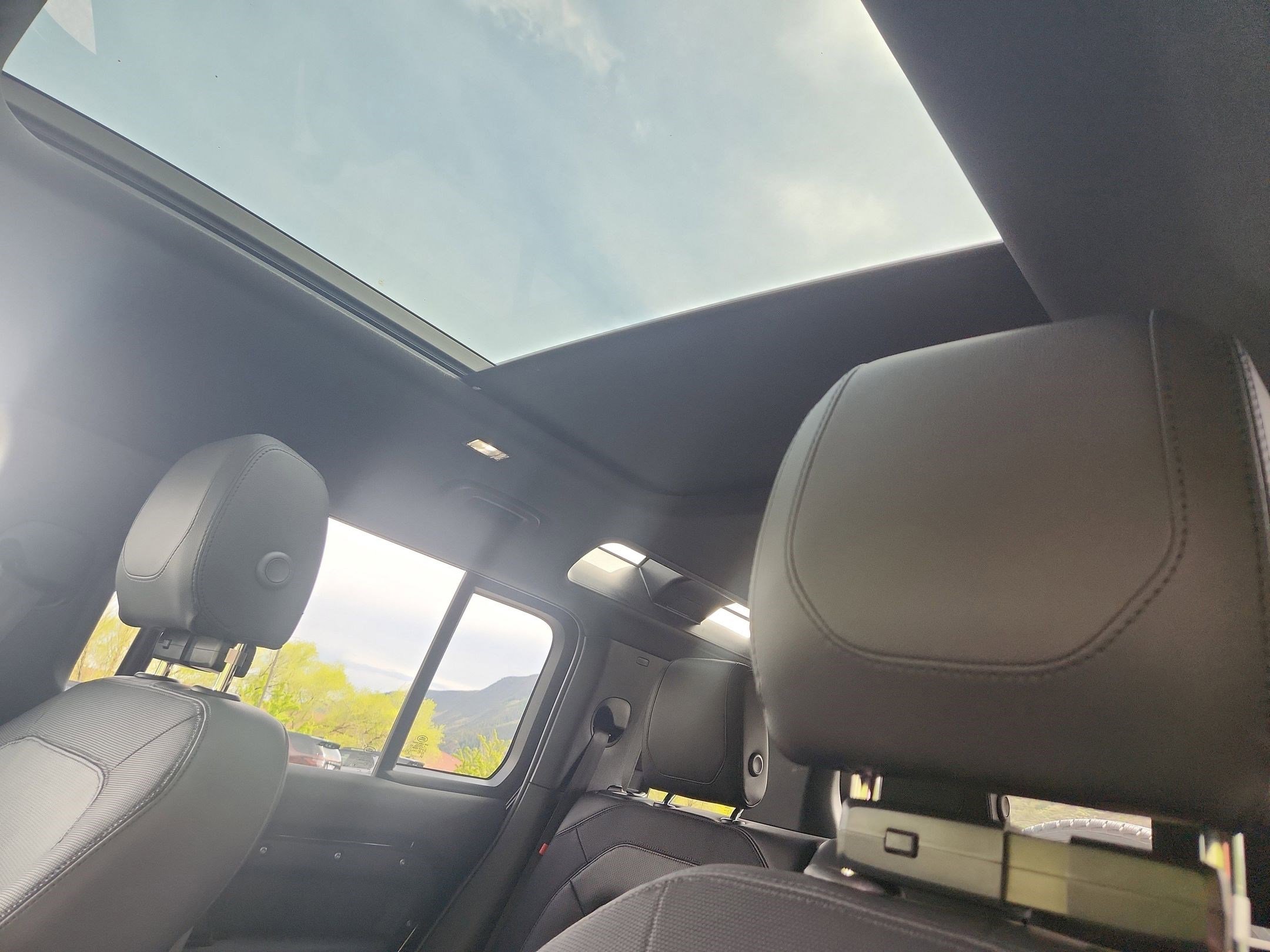 Certified 2024 Land Rover Defender 110 X-Dynamic SE AWD/4WD image 13