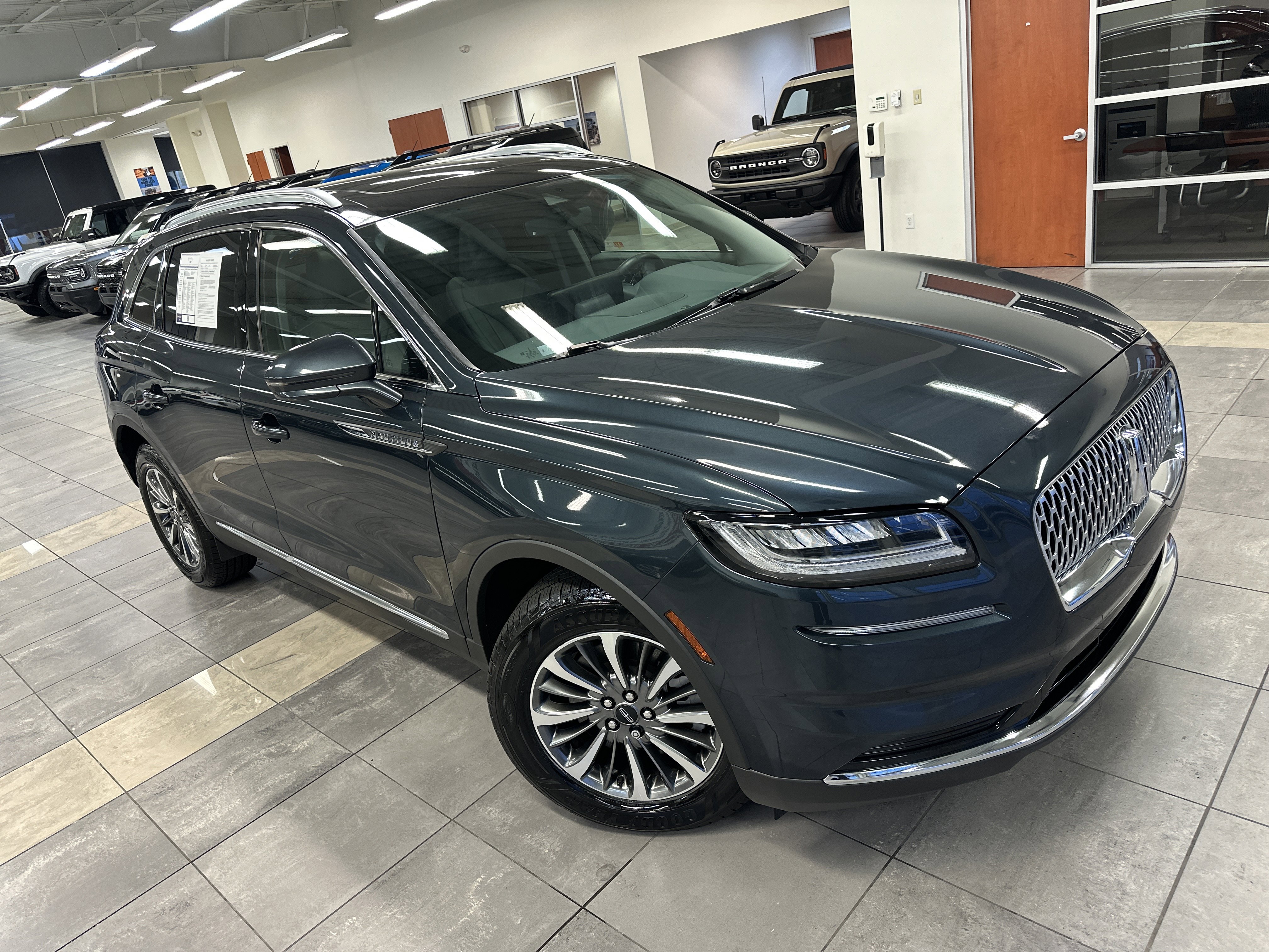 Used 2022 Lincoln Nautilus Reserve w/ Luxury Package image 10