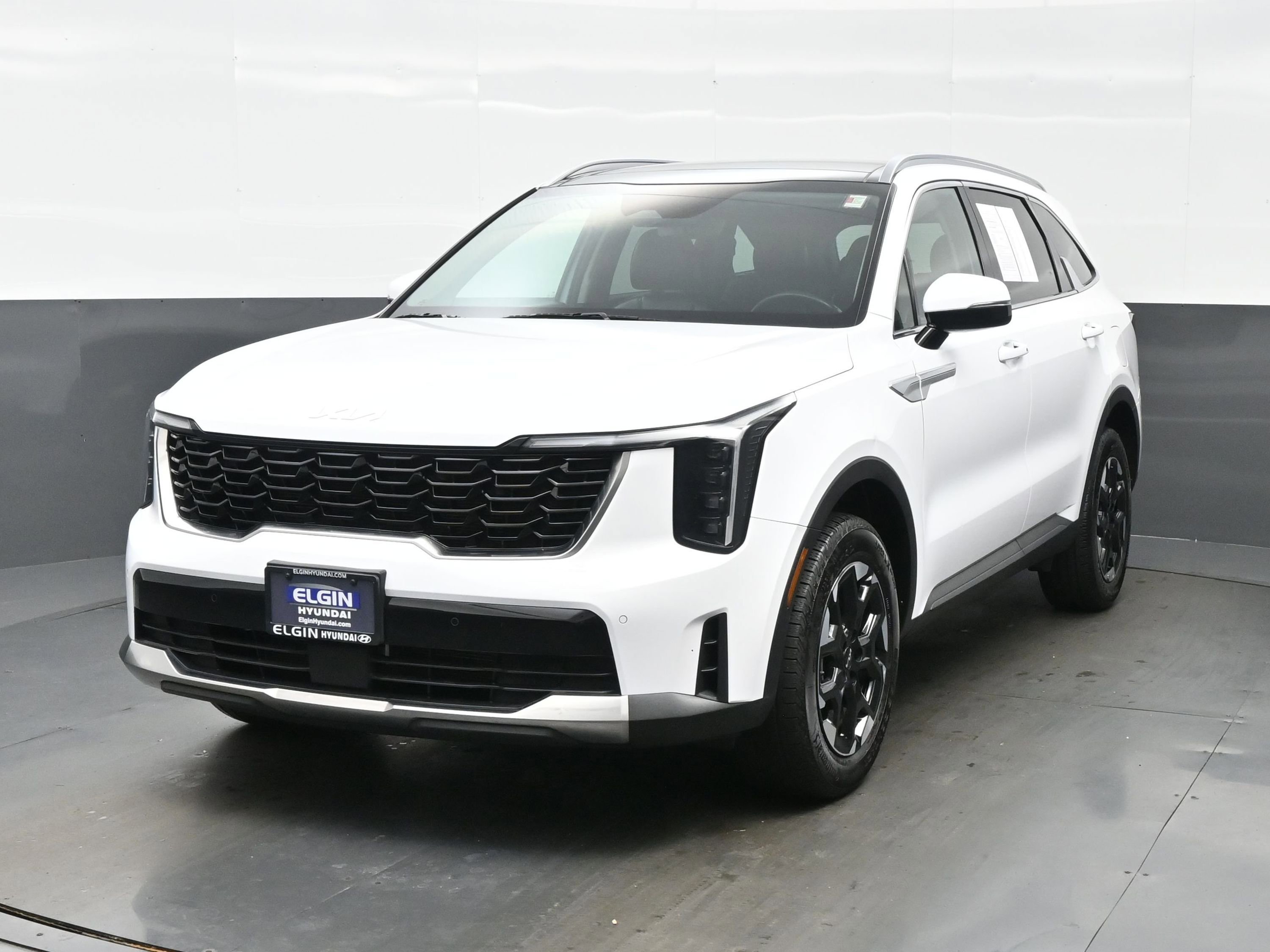 Used 2024 Kia Sorento S w/ Panoramic Sunroof Package