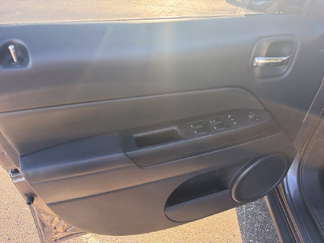 Used 2015 Jeep Patriot High Altitude AWD/4WD image 10