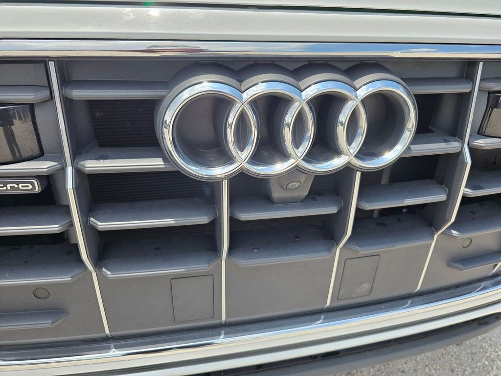 Used 2023 Audi Q8 Prestige AWD/4WD image 9