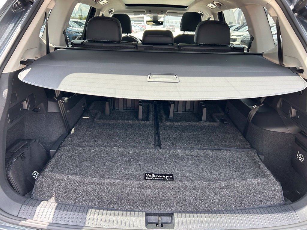 Certified 2023 Volkswagen Tiguan SE w/ Panoramic Sunroof Package FWD image 50