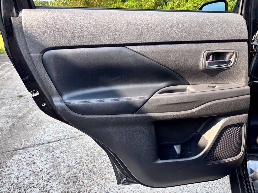 Used 2019 Mitsubishi Outlander FWD image 18