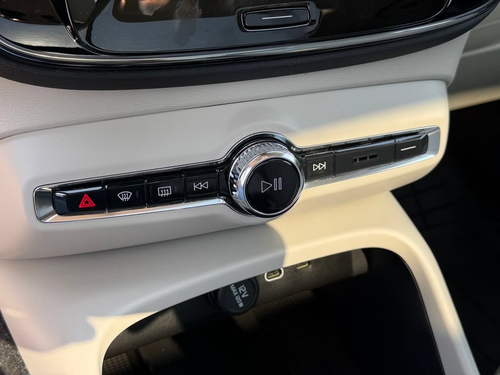 New 2026 Volvo XC40 B5 Plus w/ Protection Package Premier AWD/4WD image 26