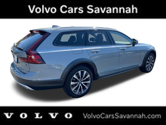 Used 2024 Volvo V90 B6 Cross Country Plus image 6