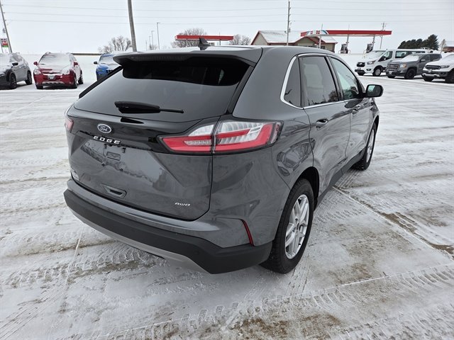 Used 2024 Ford Edge SEL image 3
