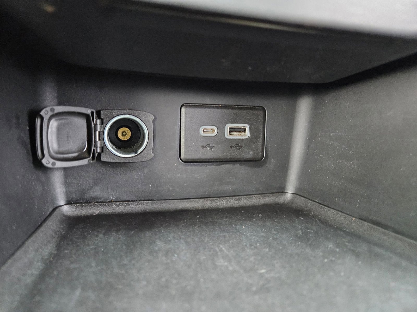 Used 2021 GMC Acadia SLE w/ Driver Convenience Package FWD image 19