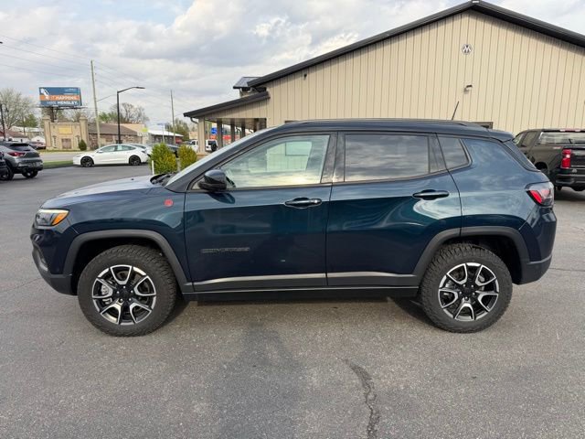 Used 2024 Jeep Compass Trailhawk w/ Trailhawk Elite Group image 2