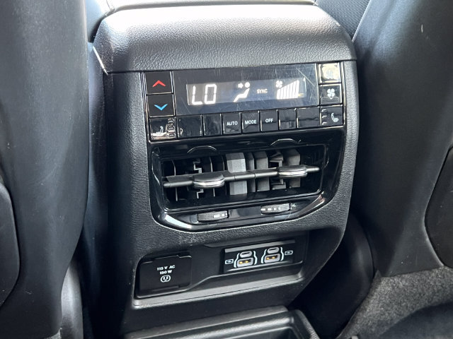 Used 2023 Jeep Grand Cherokee L Limited AWD/4WD image 39