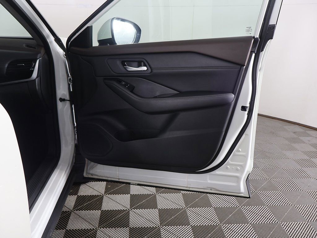 Used 2023 Nissan Rogue SL w/ SL Premium Package image 26