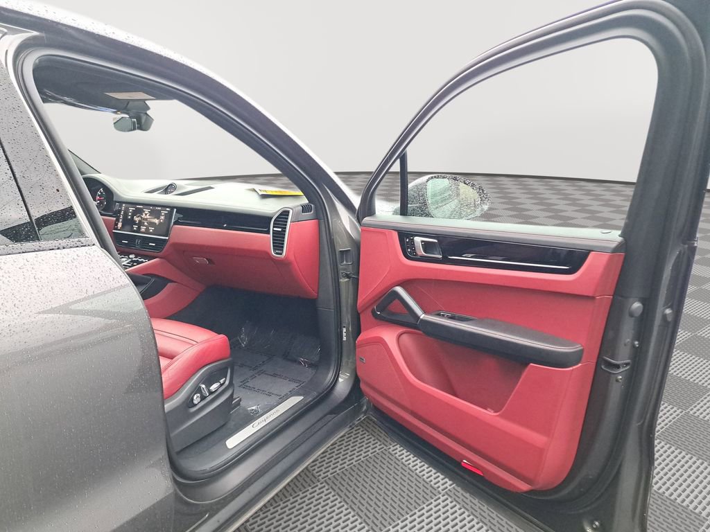 Used 2021 Porsche Cayenne image 17