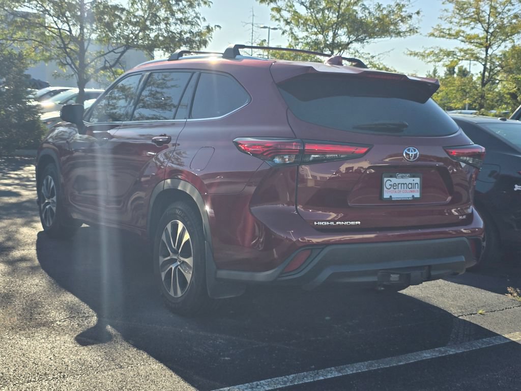 Used 2021 Toyota Highlander XLE FWD image 6