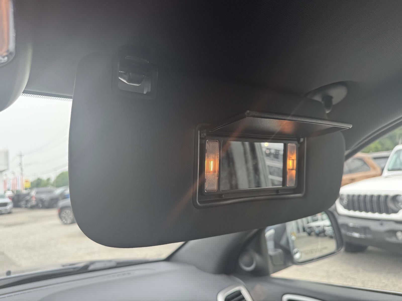 Used 2020 Jeep Grand Cherokee Limited AWD/4WD image 29