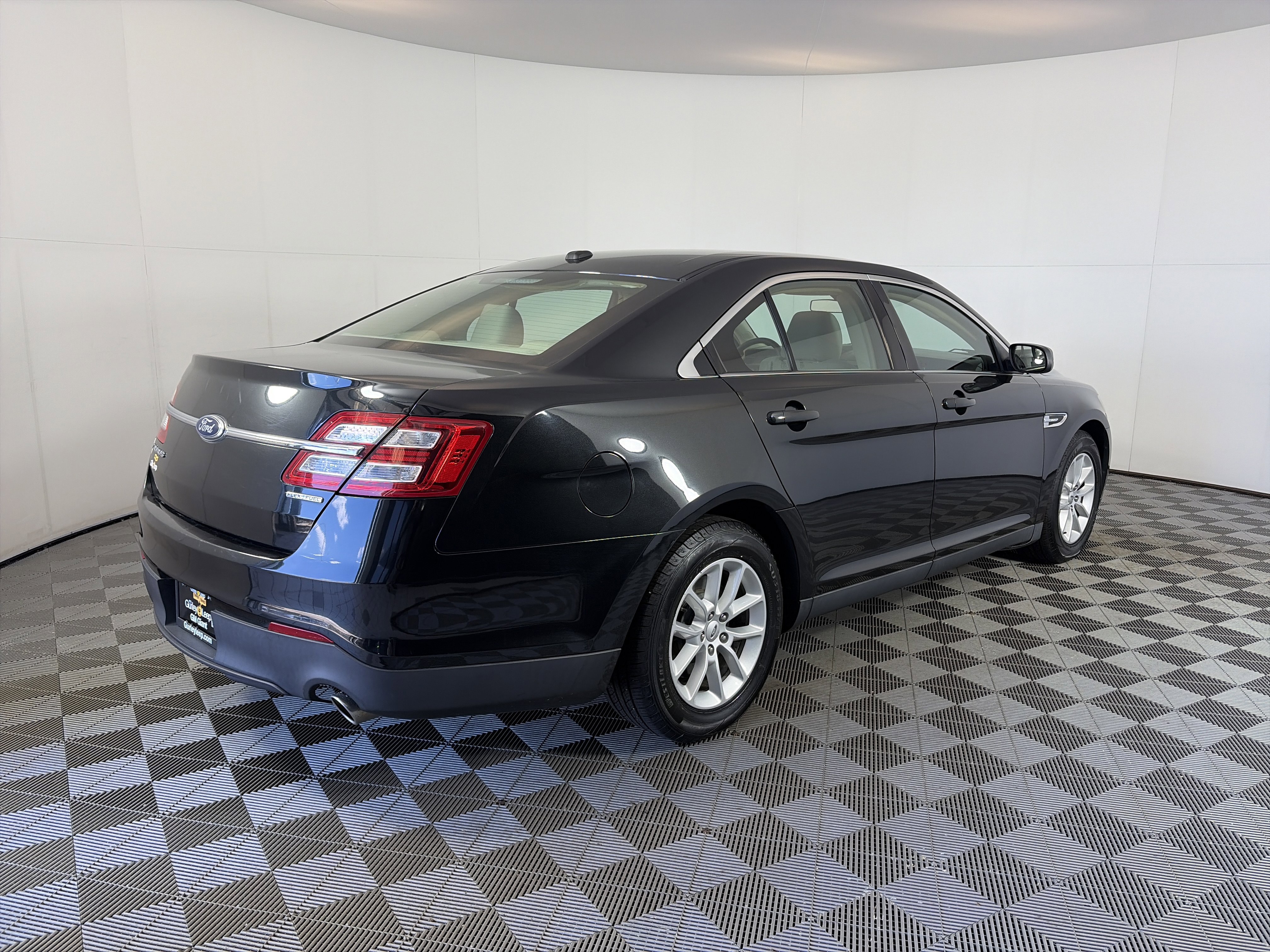 Used 2013 Ford Taurus SE image 10