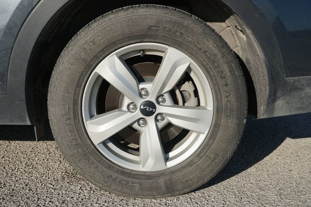 Used 2024 Kia Sorento LX image 12