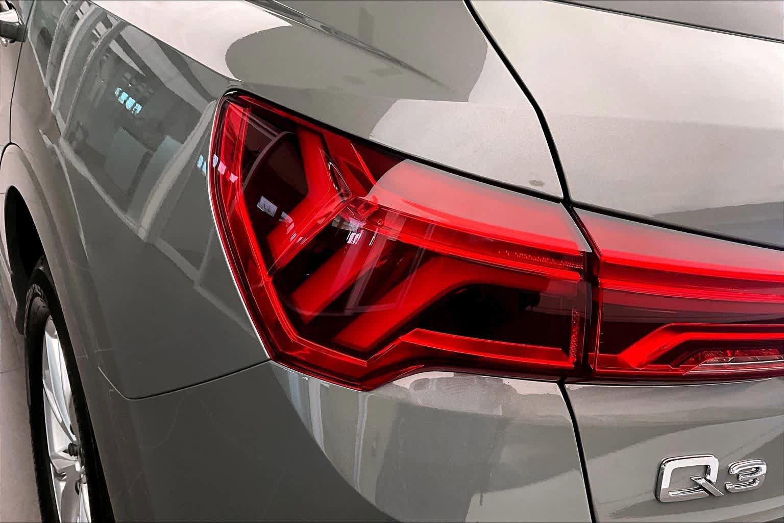 Certified 2025 Audi Q3 2.0T Premium w/ Convenience Package AWD/4WD image 28