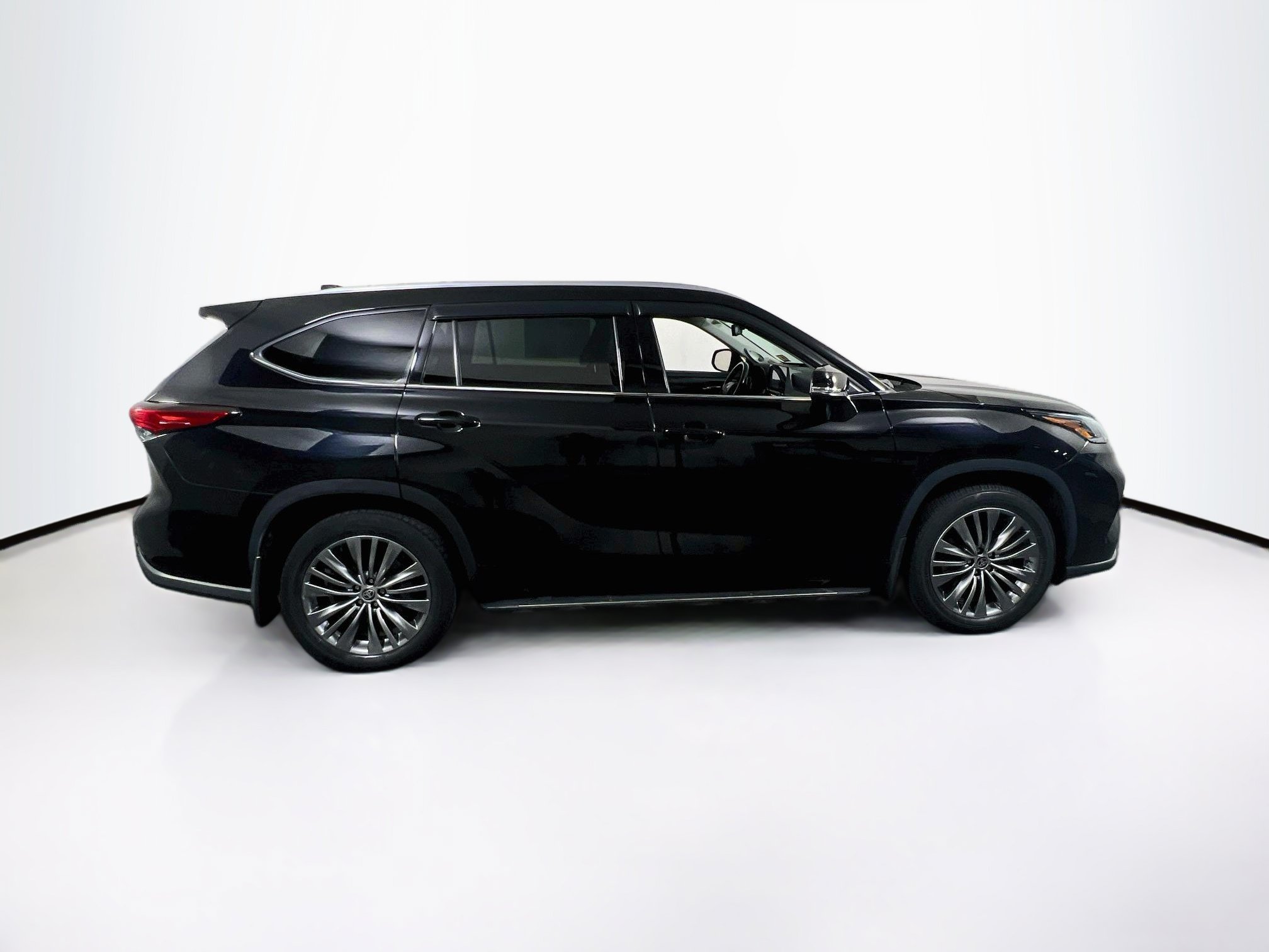 Used 2021 Toyota Highlander Platinum AWD/4WD image 4