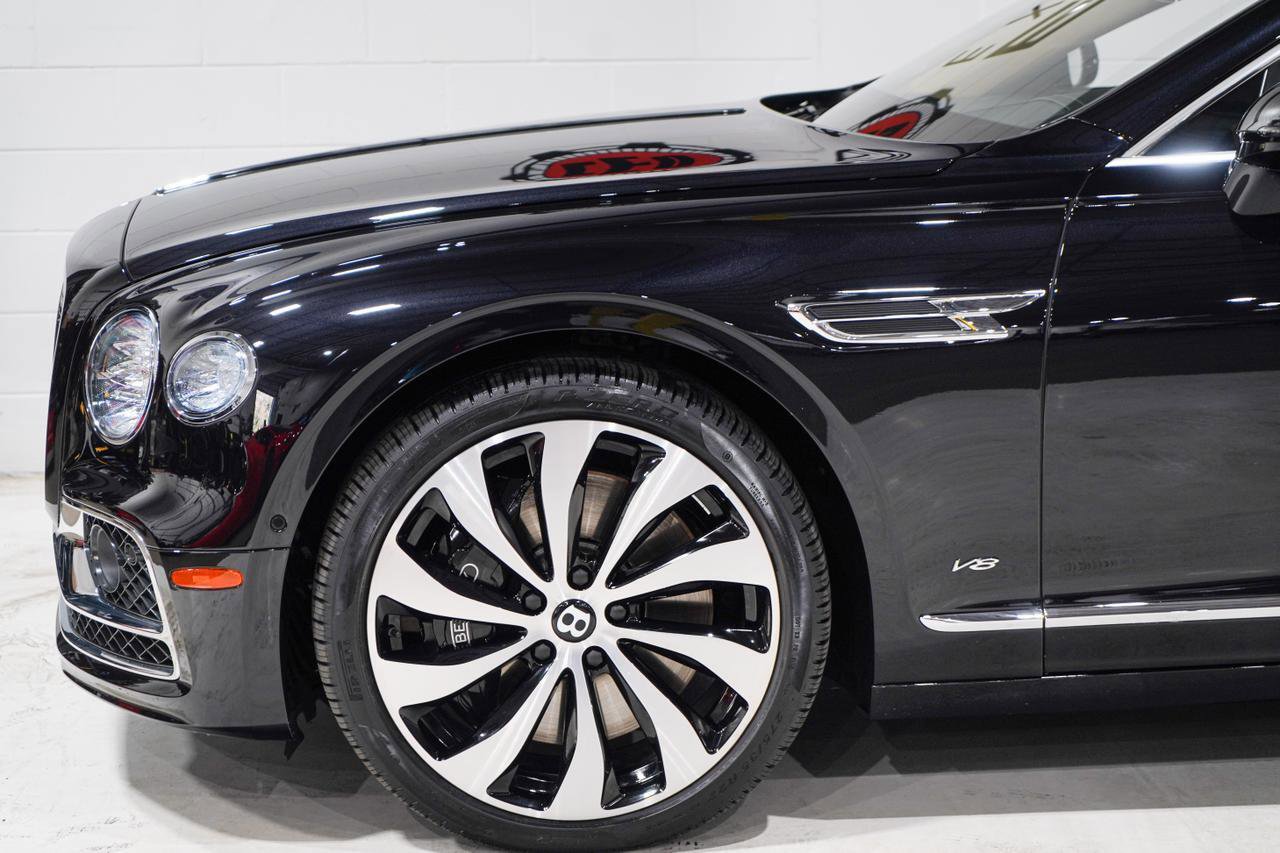 Used 2022 Bentley Flying Spur V8 image 32