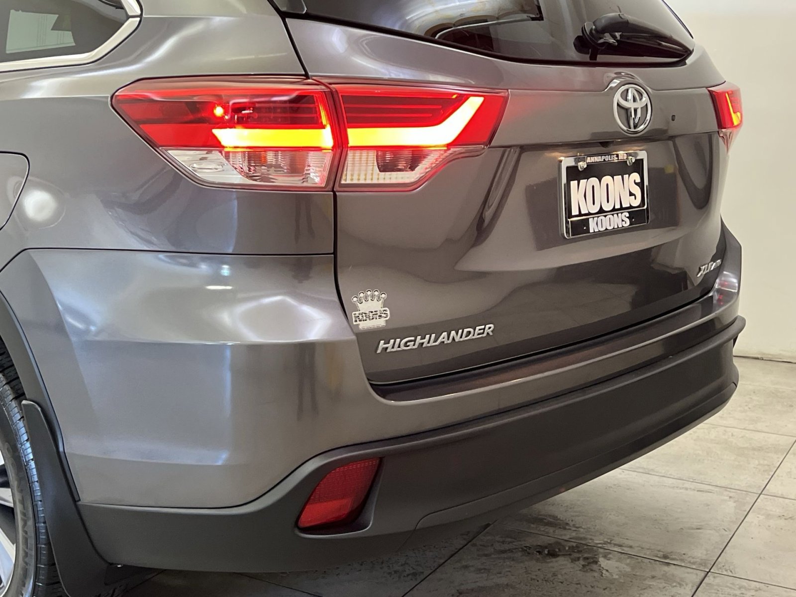 Used 2017 Toyota Highlander XLE image 28