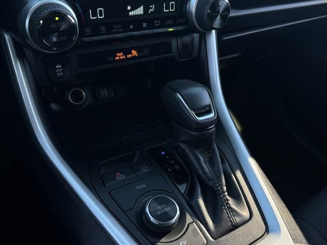 Used 2024 Toyota RAV4 SE image 20