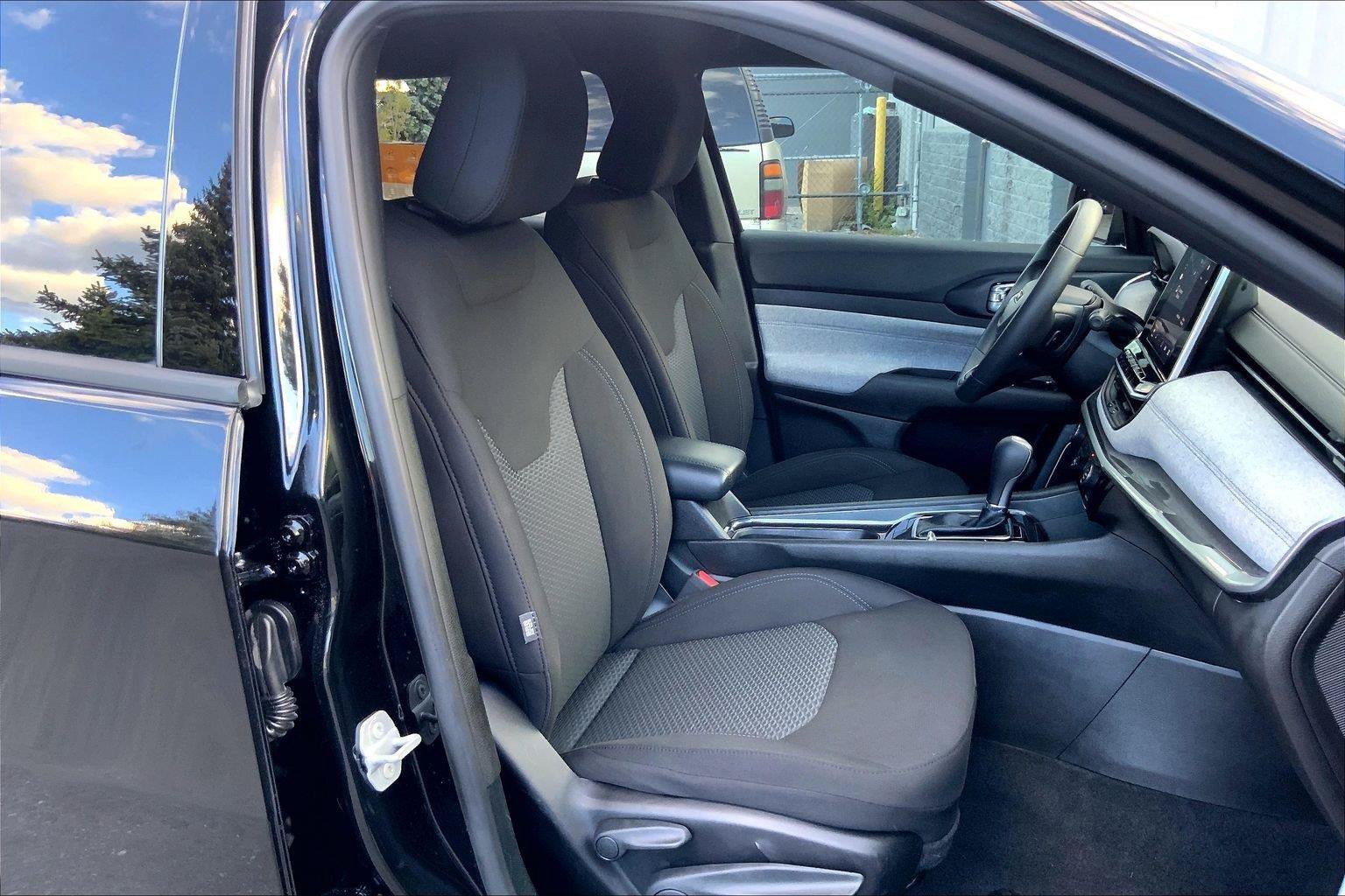 Certified 2025 Jeep Compass Sport AWD/4WD image 7