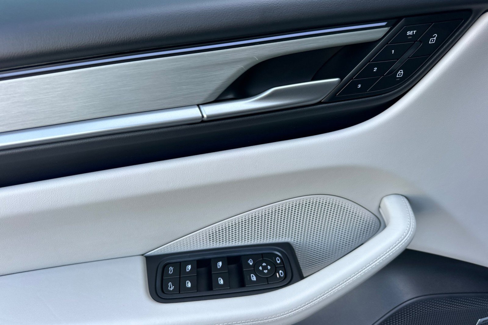 Certified 2024 Porsche Macan 4 Electric AWD/4WD image 12