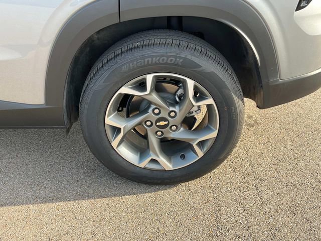 Certified 2025 Chevrolet Trax LT w/ LT Convenience Package image 16