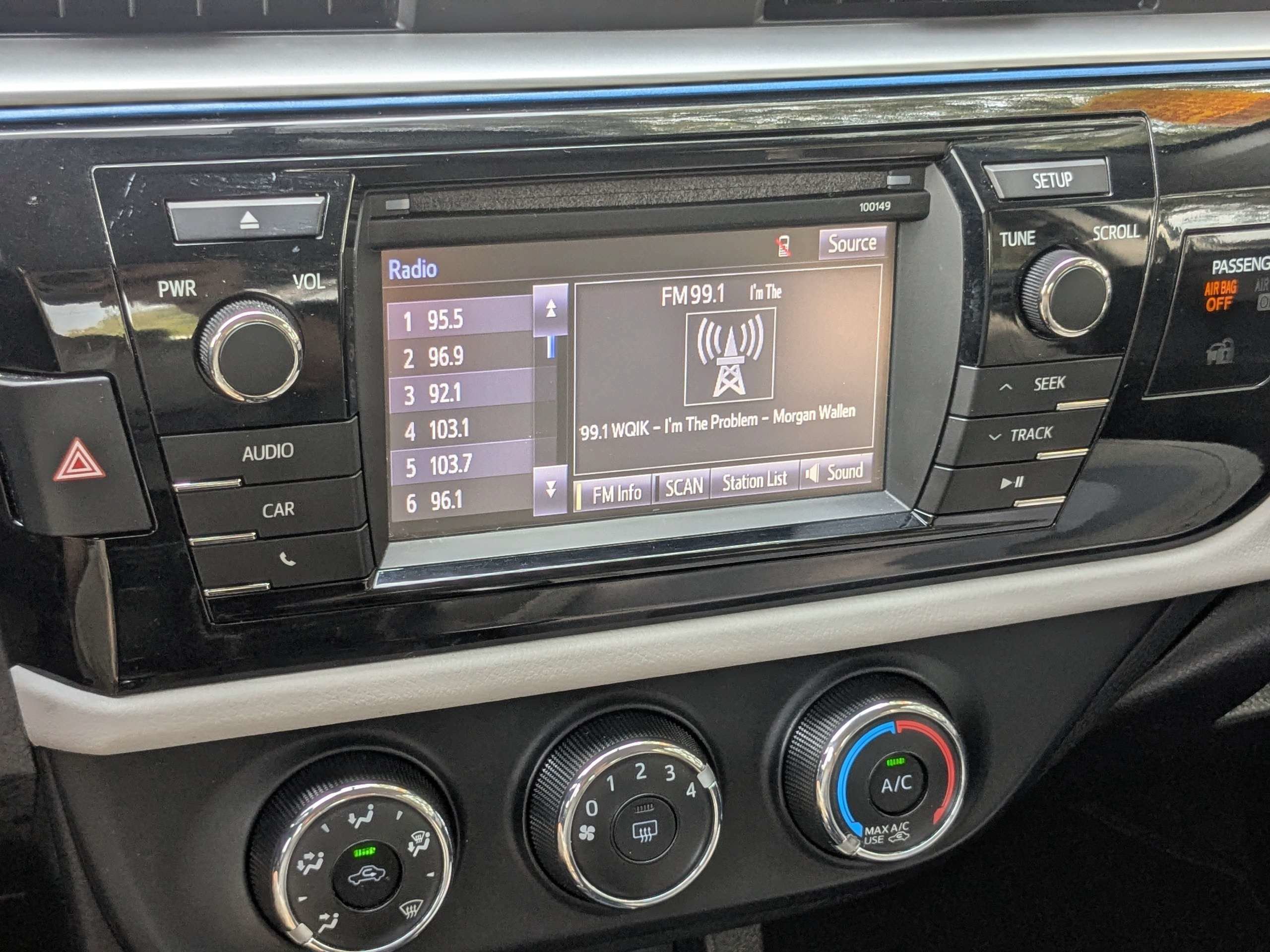Used 2015 Toyota Corolla LE FWD image 21