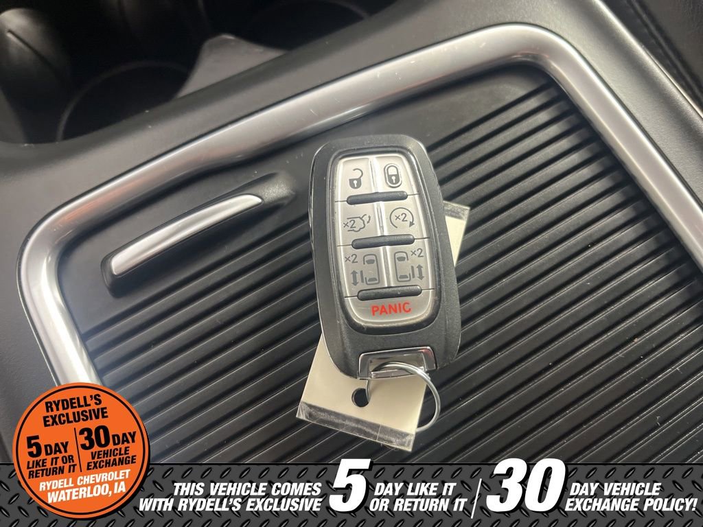 Used 2024 Chrysler Pacifica Touring-L FWD image 41