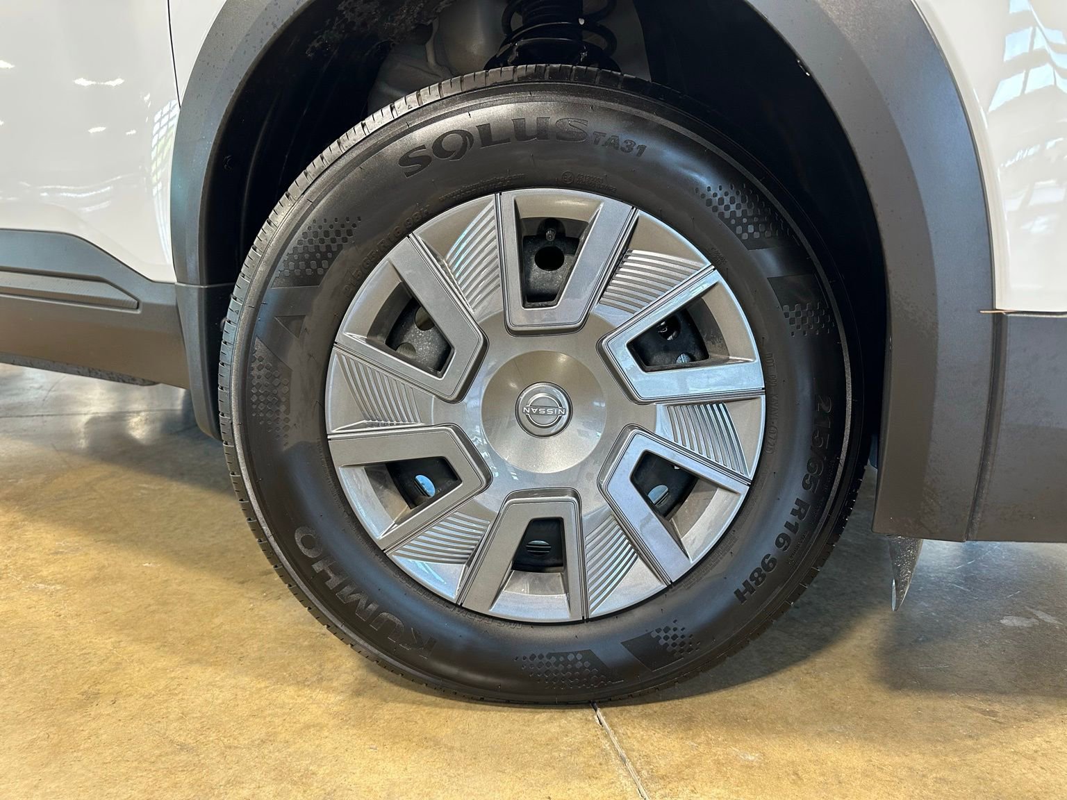 Used 2025 Nissan Kicks S image 9