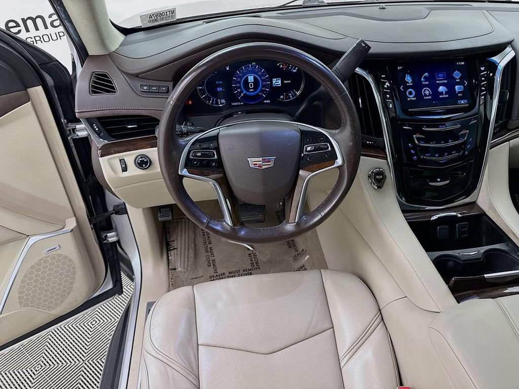Used 2017 Cadillac Escalade ESV Luxury AWD/4WD image 24