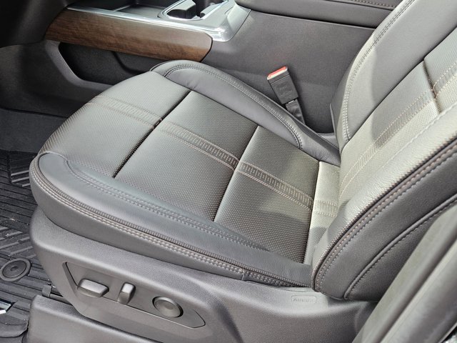 New 2025 Chevrolet Silverado 2500 High Country w/ Midnight Edition video 4