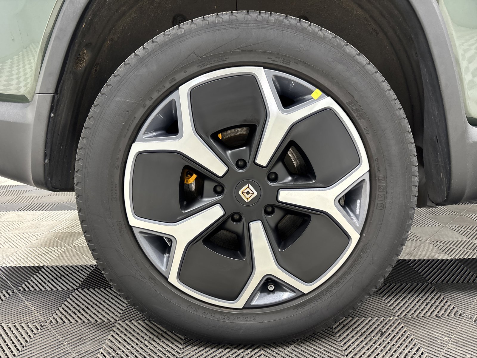 Used 2023 Rivian R1S Adventure AWD/4WD image 12