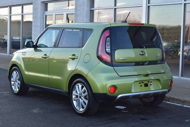 Used 2017 Kia Soul + image 4
