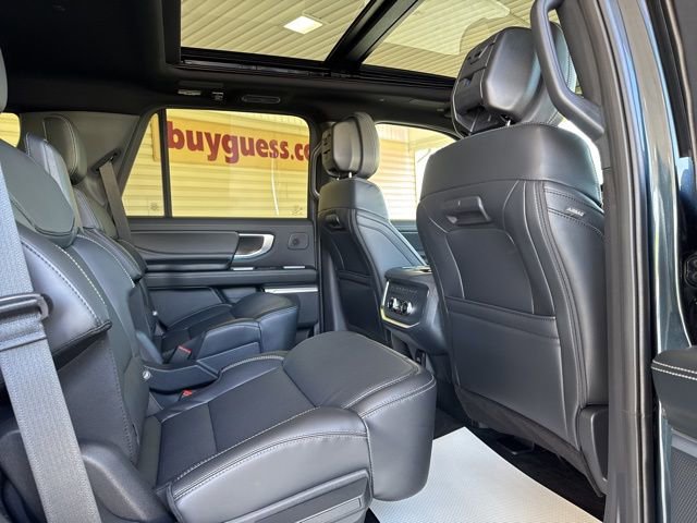 New 2026 Ford Expedition Platinum image 5