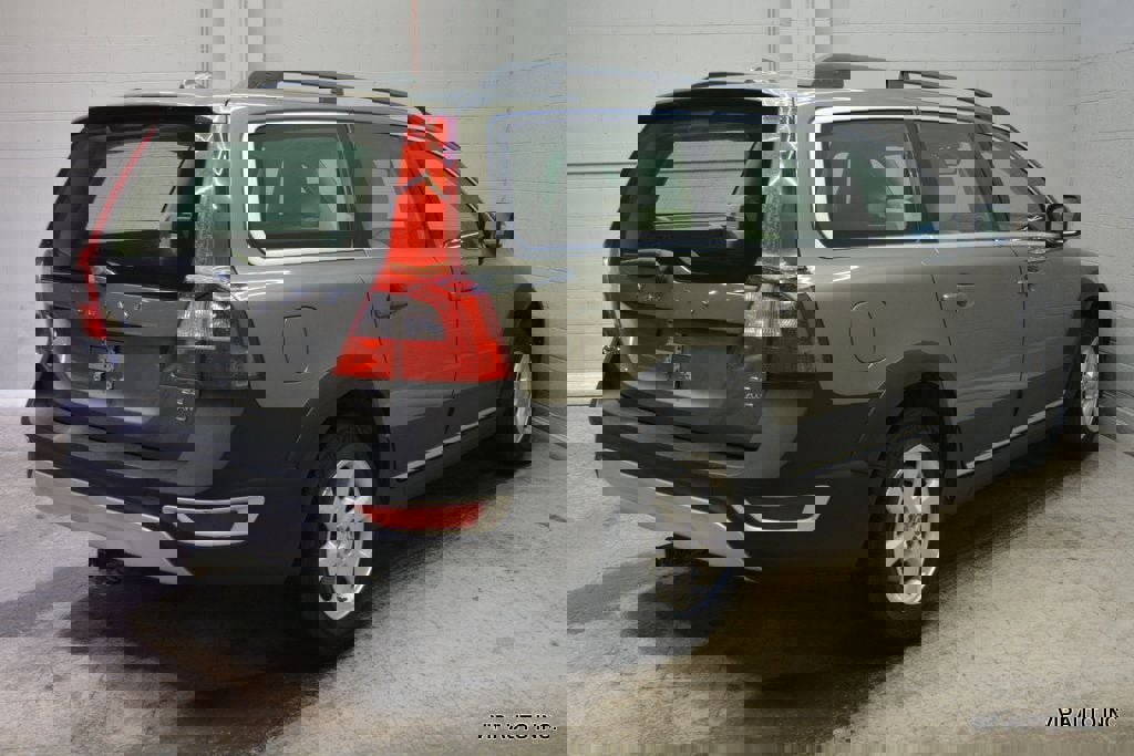 Used 2010 Volvo XC70 3.2 image 4