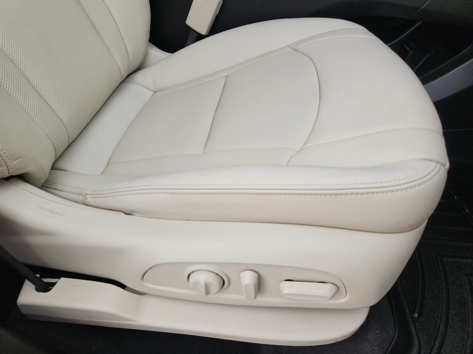 Used 2024 Buick Enclave Essence image 28