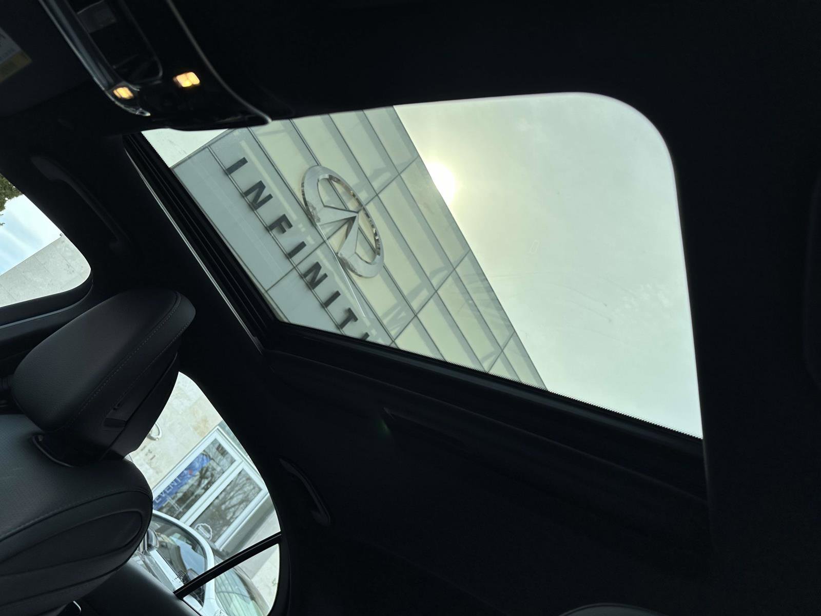 Used 2025 Mercedes-Benz C 300 4MATIC Sedan image 17