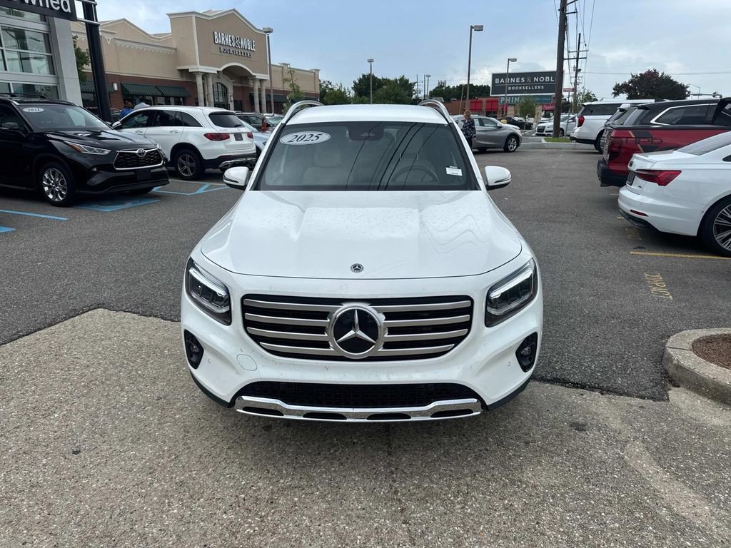 Used 2025 Mercedes-Benz GLB 250 image 2