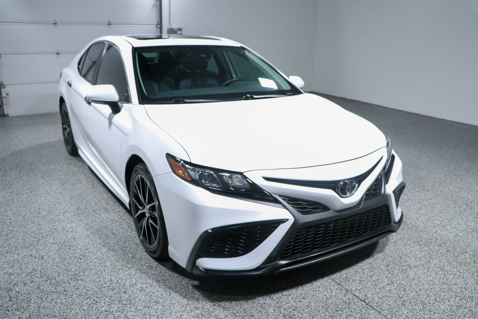 Used 2022 Toyota Camry SE FWD image 5