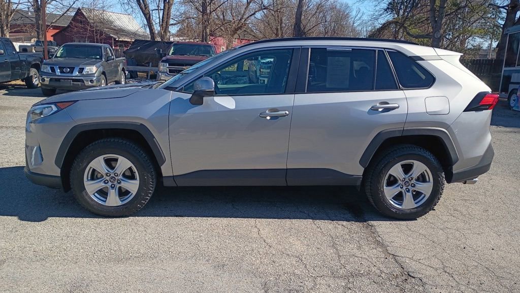 Used 2021 Toyota RAV4 XLE w/ Convenience Package image 11
