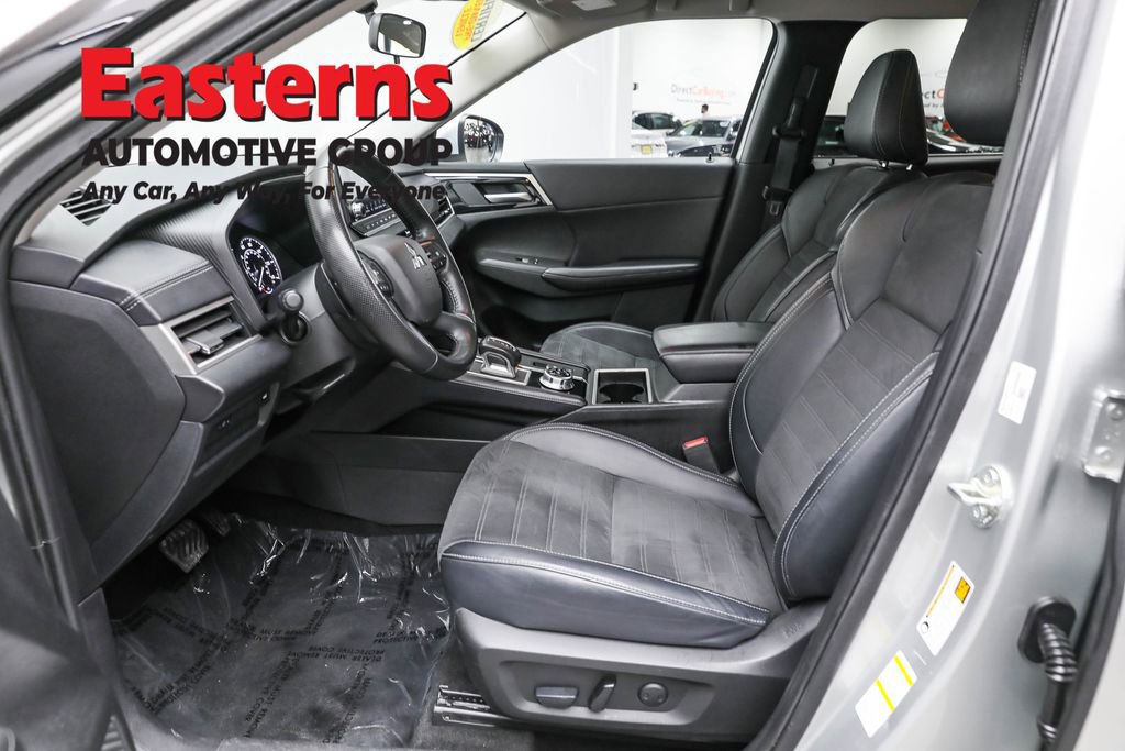 Used 2024 Mitsubishi Outlander SE image 14