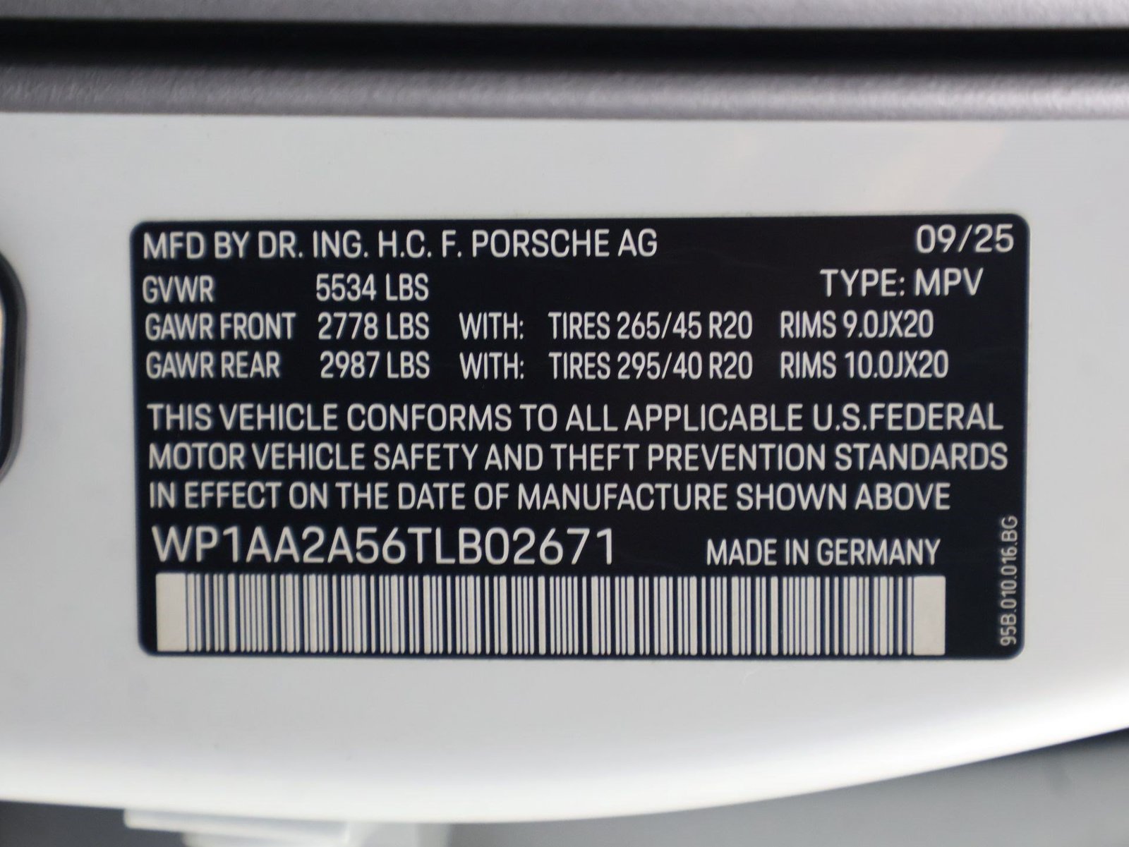 Certified 2026 Porsche Macan AWD/4WD image 19