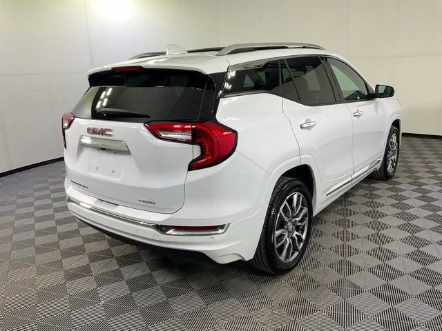 Used 2024 GMC Terrain Denali w/ Denali Premium Package image 8