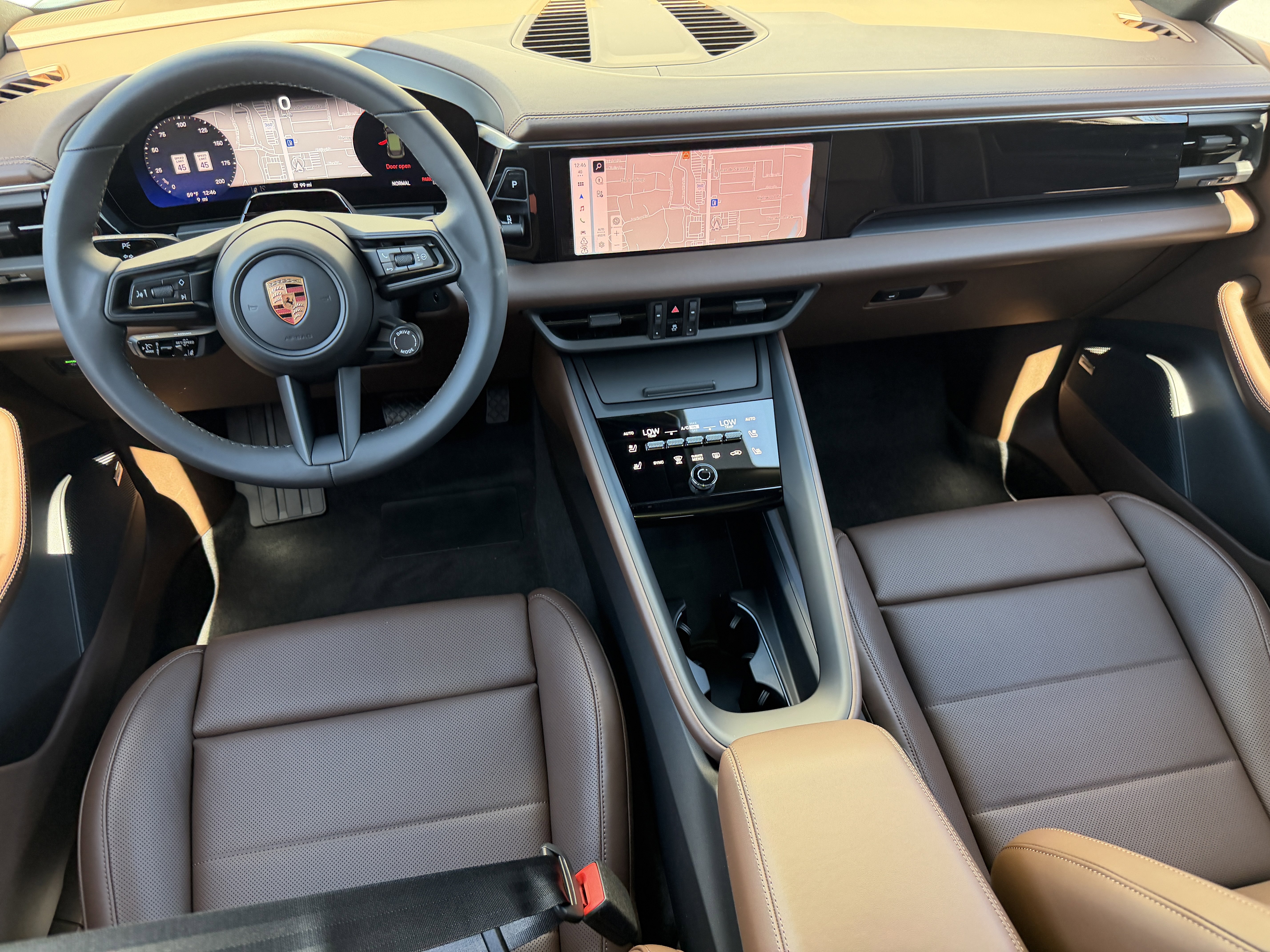 New 2026 Porsche Macan 4 Electric image 15