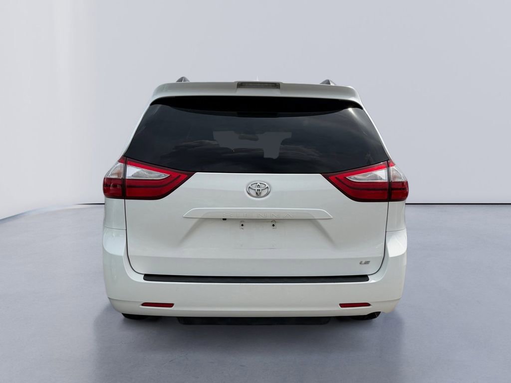 Used 2019 Toyota Sienna LE FWD image 4