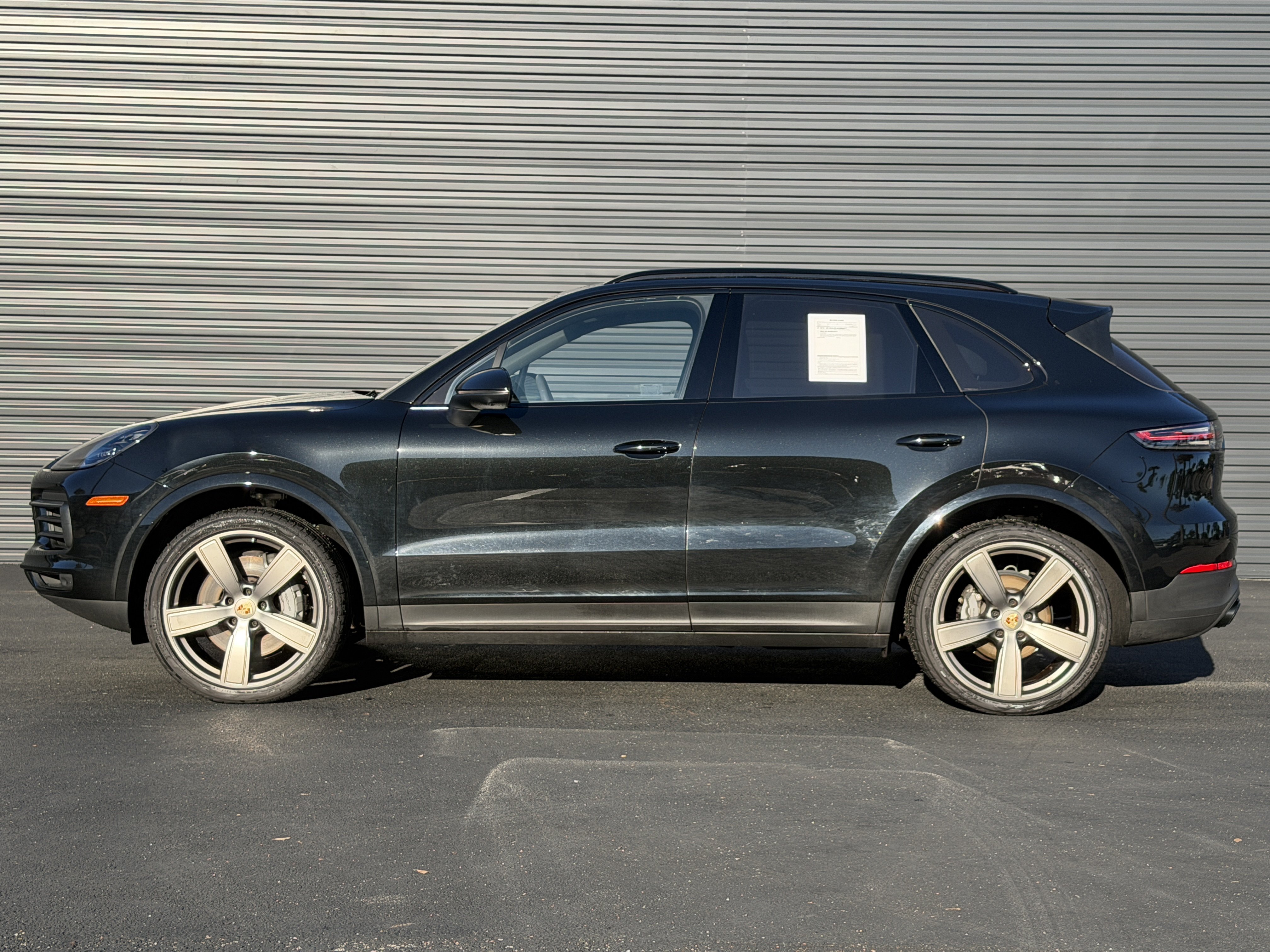 Used 2023 Porsche Cayenne S Platinum AWD/4WD image 2