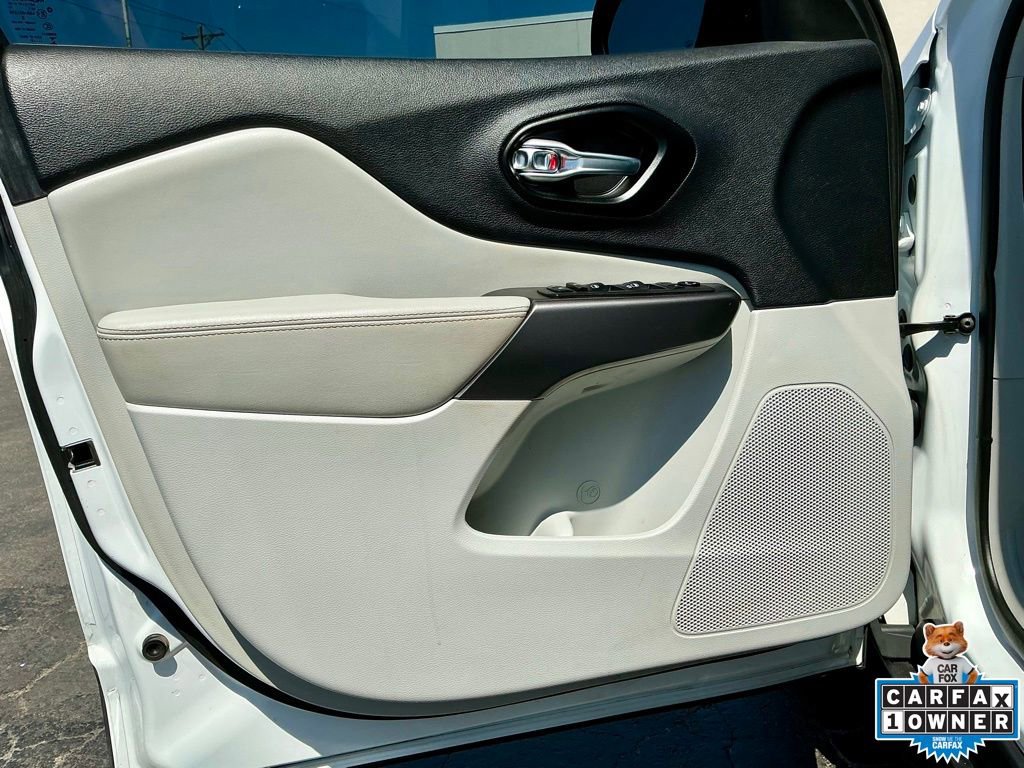 Used 2022 Jeep Cherokee Latitude Lux w/ Sun & Sound Group AWD/4WD image 44