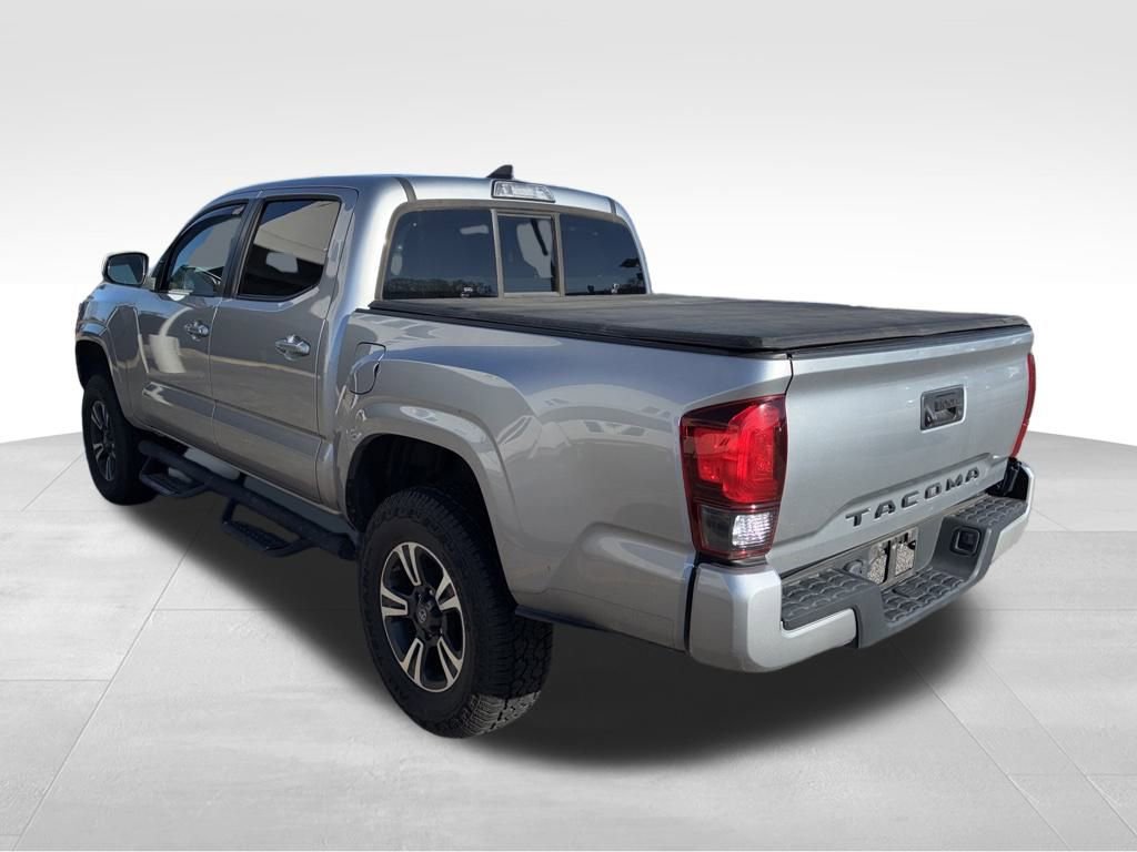 Used 2019 Toyota Tacoma SR image 3