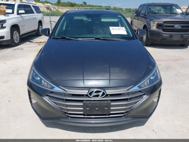 Used 2020 Hyundai Elantra SE FWD image 12